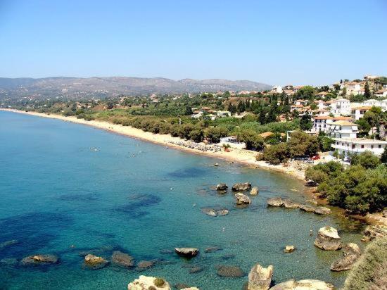 Fotis House Holiday home *