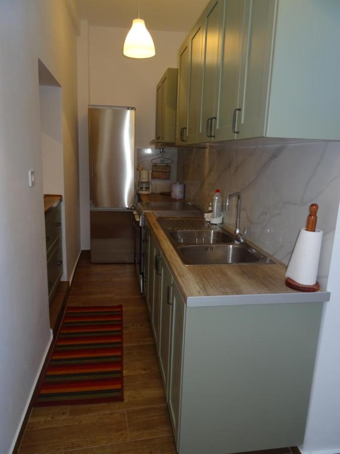 Fotis House *